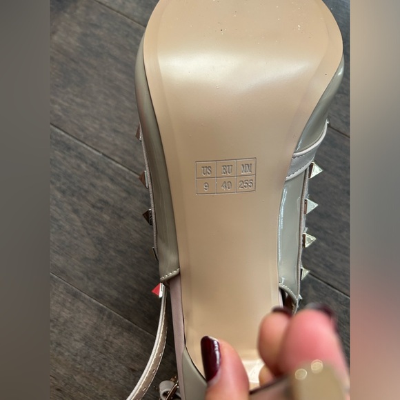 Studded pumps - Picture 2 of 4